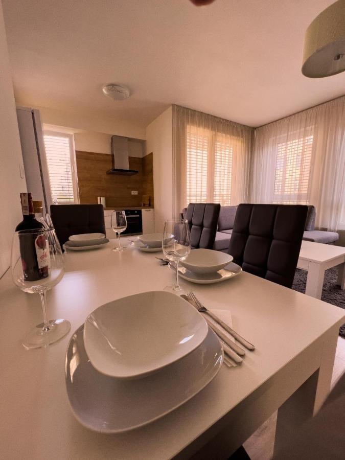 Elegant Escape Apartment I - City Centre Bratislava Eksteriør billede