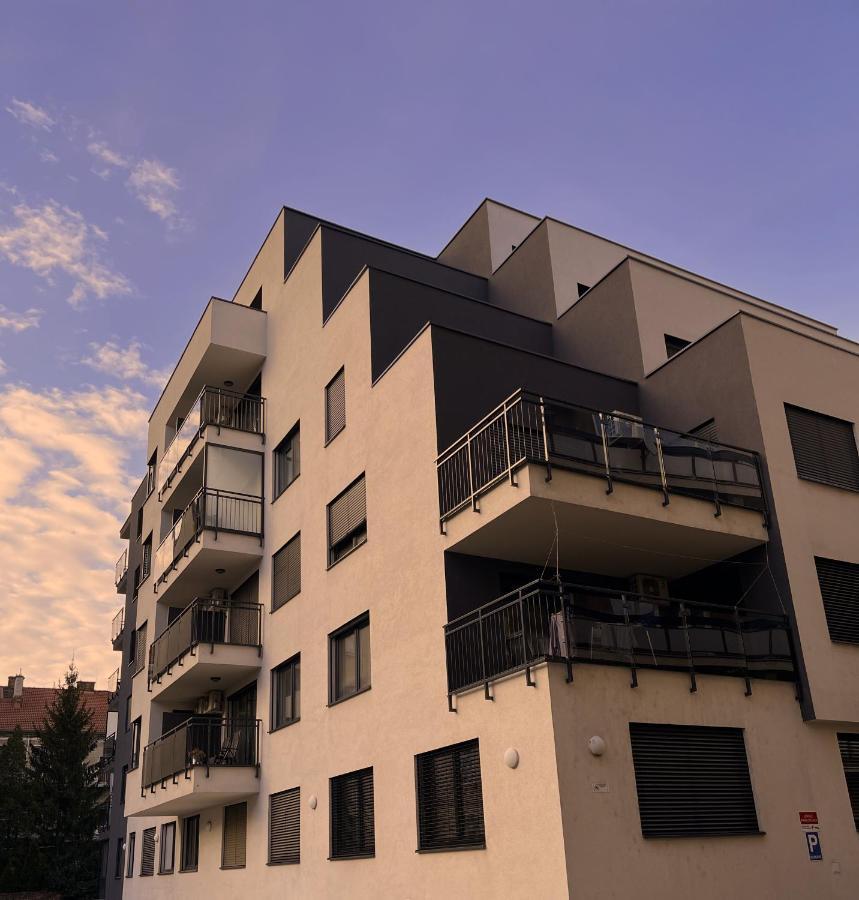 Elegant Escape Apartment I - City Centre Bratislava Eksteriør billede